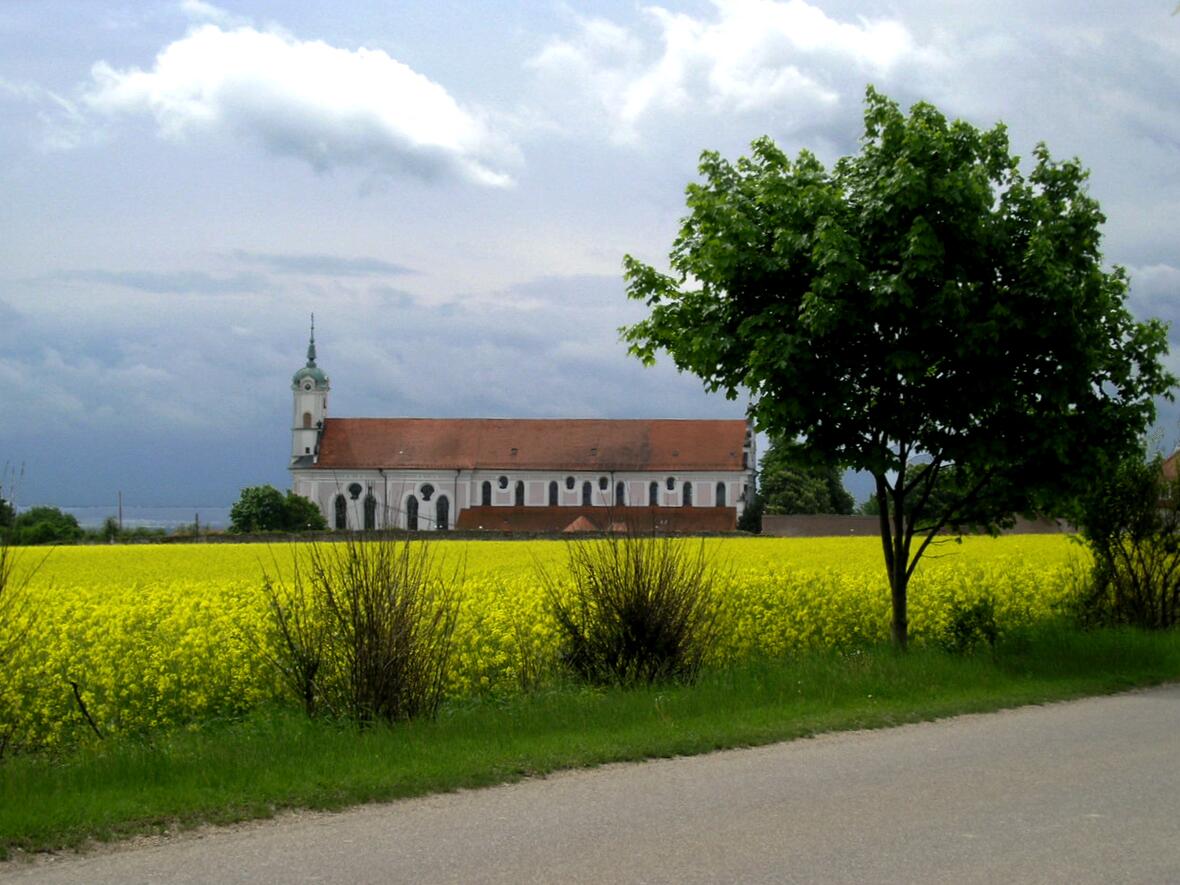 Klosterkirche aus der Ferne