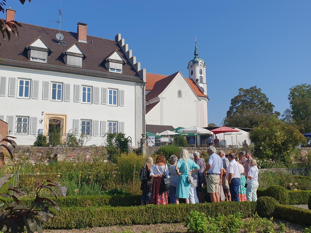 2025-03-20_13-47-06-klostergarten_fuehrung_2