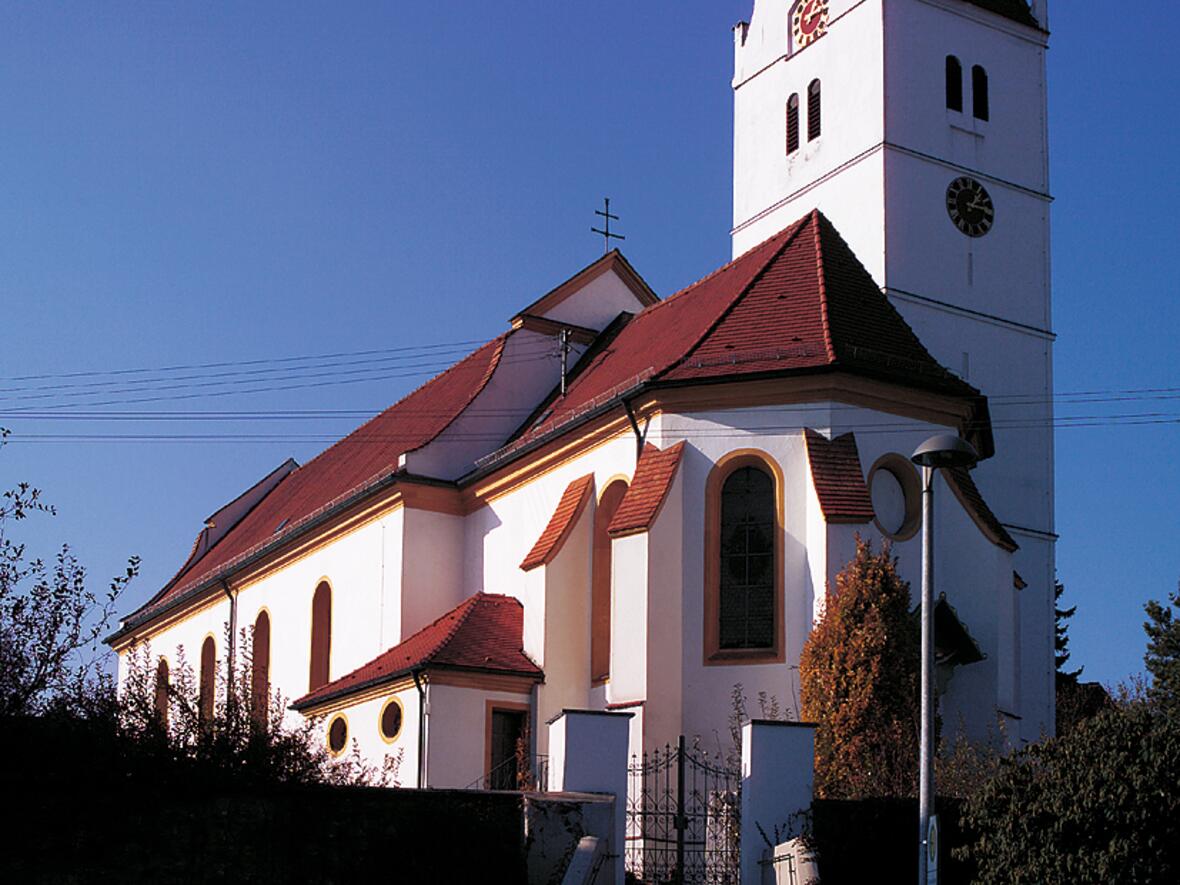 Kirche Unterelchingen von Seite Kirche Unterelchingen von der Seite