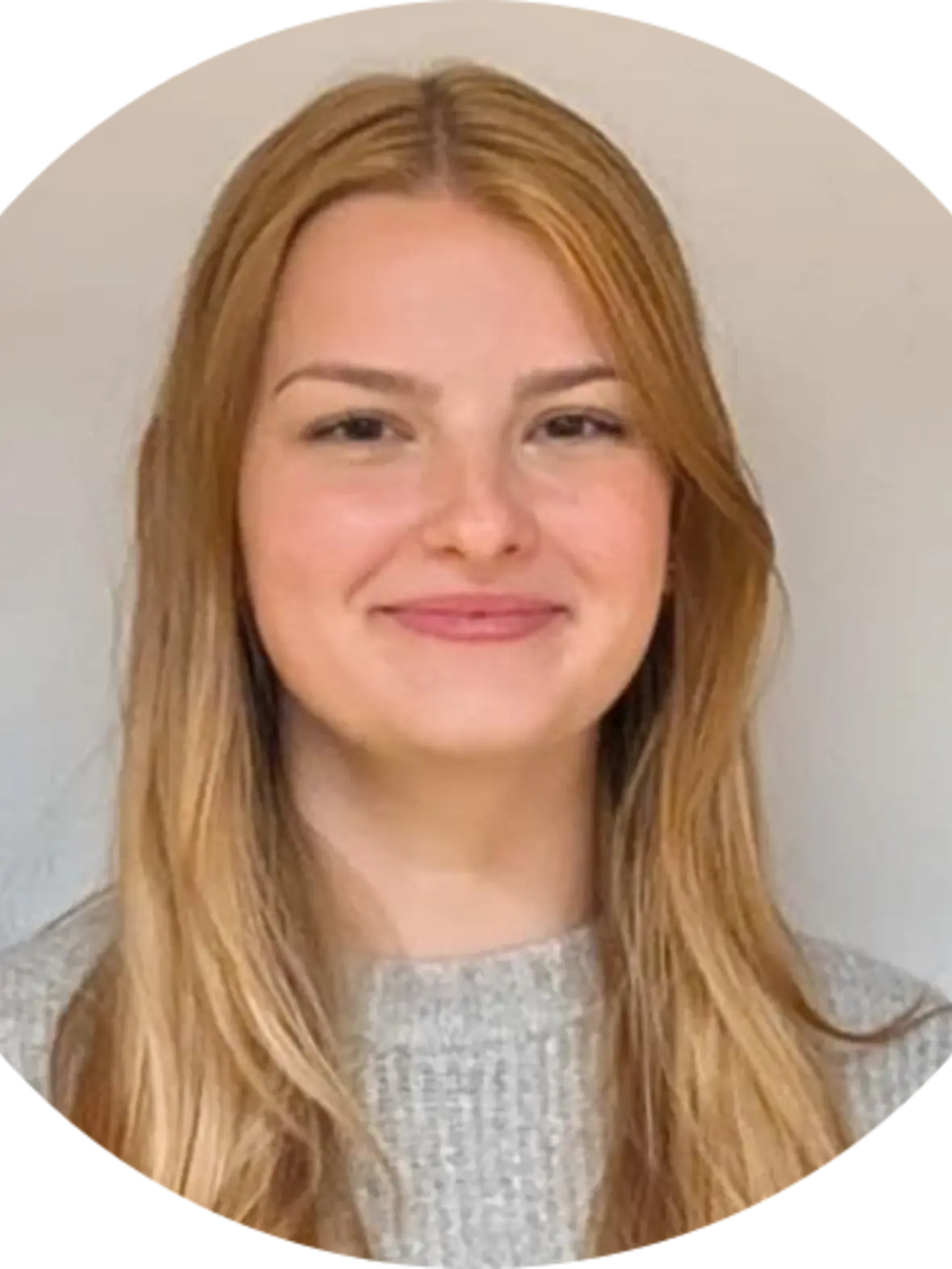 Jana Schwarz KJG Gesicht lächelnd, blonde lange Haare