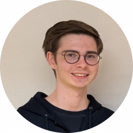 Jan Gebhard lächelndes Gesicht, kurze braune Haare, Brille